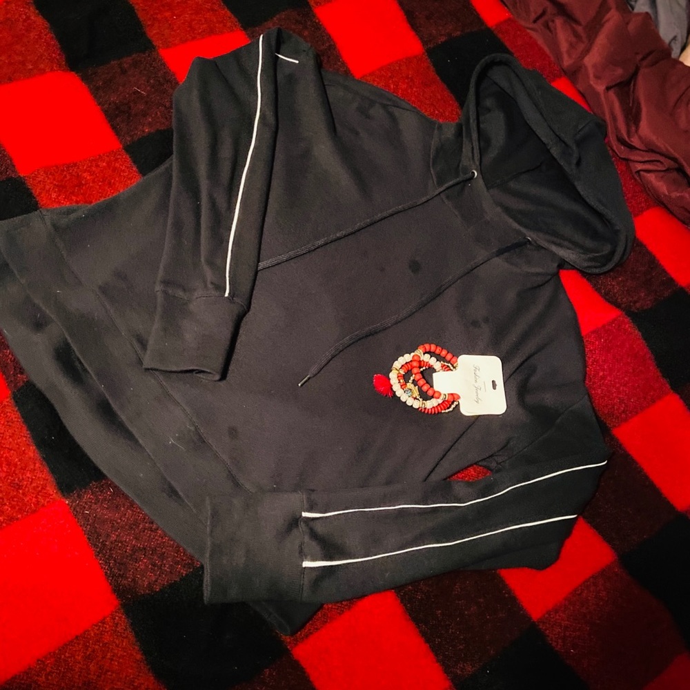 Black pullover - Picture 2 of 4